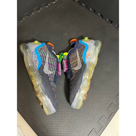 Athletic_Shoes